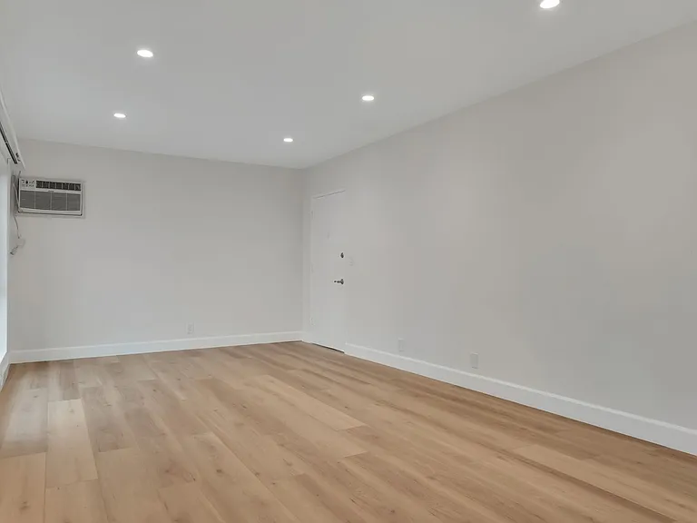 220 S Gale Dr #5 — Photo 6
