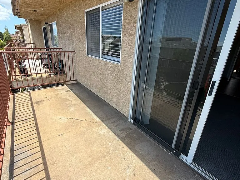Hawaiian Terrace Apartments — Photo 11