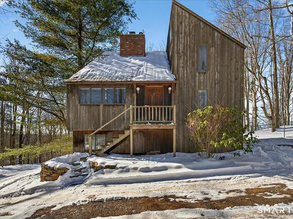 18 Deer Path Lane, North Branford, CT 06471