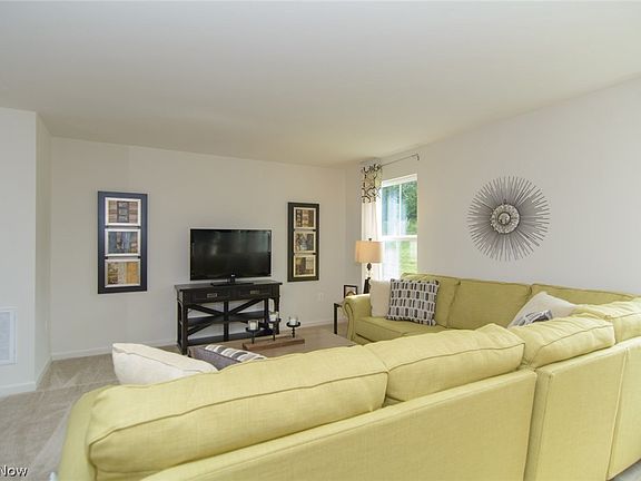 5th image of 240 Emily Dr