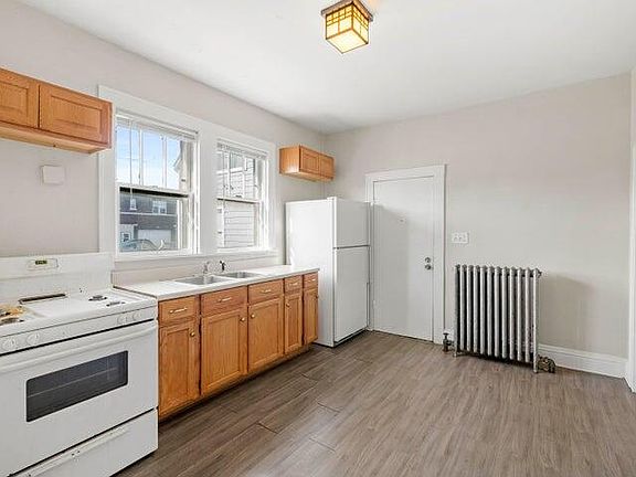5th image of 3936 Pulaski St