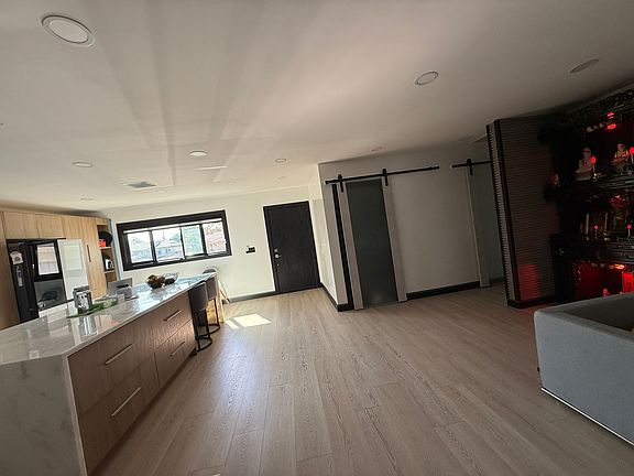 3rd image of 3933 187th St