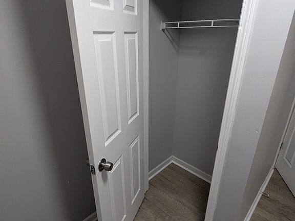 3rd image of 707 Sherard Cir