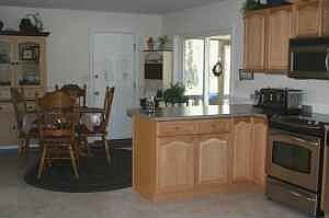 Eat-In-Kitchen 
