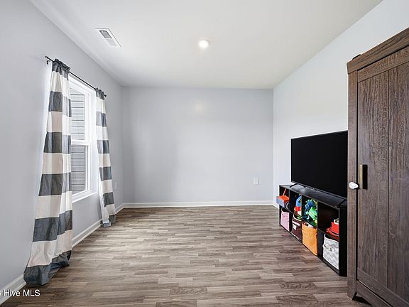5th image of 881 Ashbury Lane
