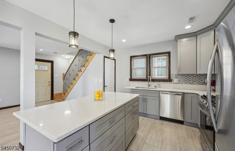 3 bed, 2.0 bath, $3,200 — Photo 3