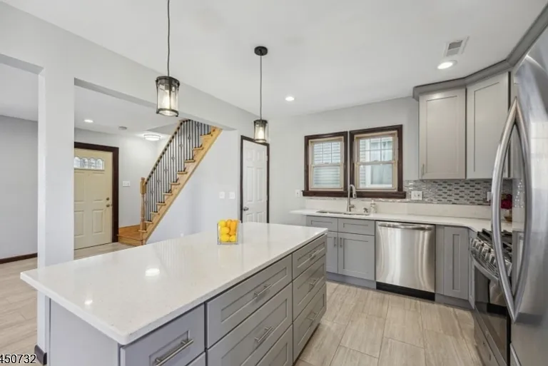 1252 Magnolia Pl — Photo 3