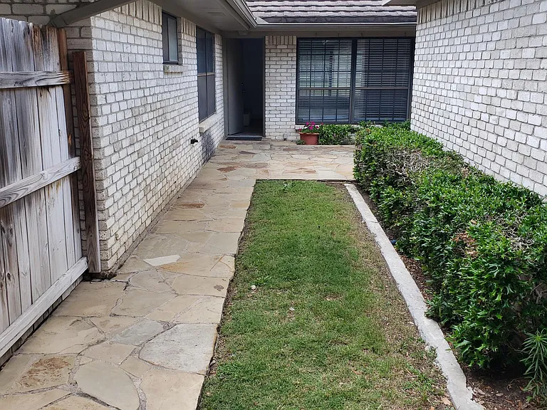 3016 Overton Park Dr W — Photo 37