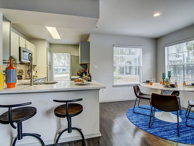 Noah Apartments — Photo 10