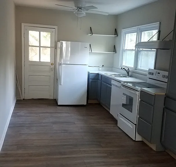 1932 Montrose Dr — Photo 6