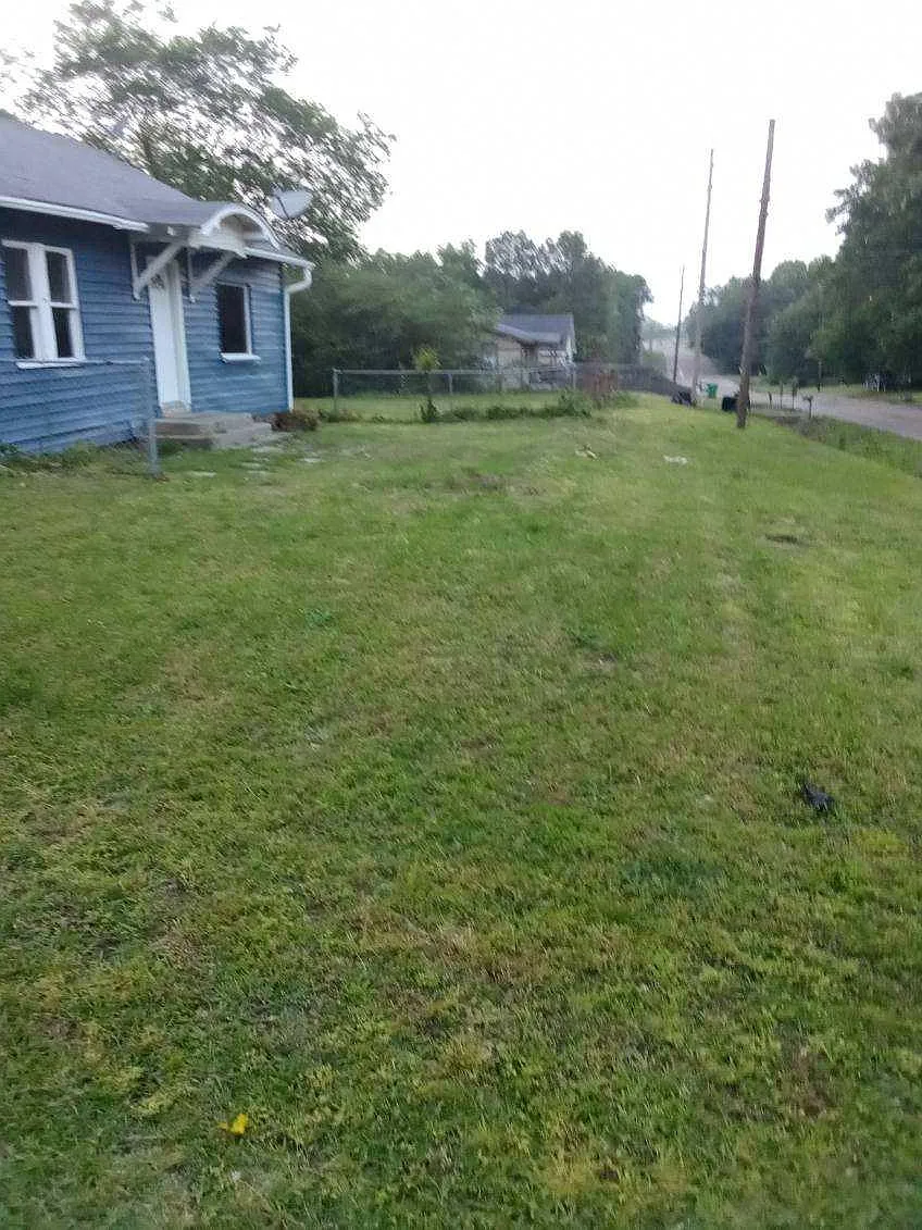 1708 S State Line Ave — Photo 2