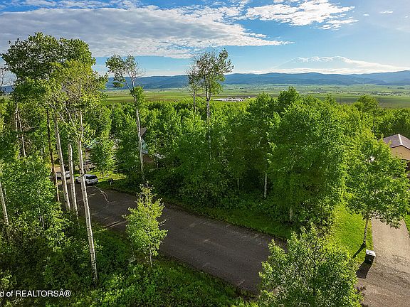 5th image of 77 Chokecherry Dr