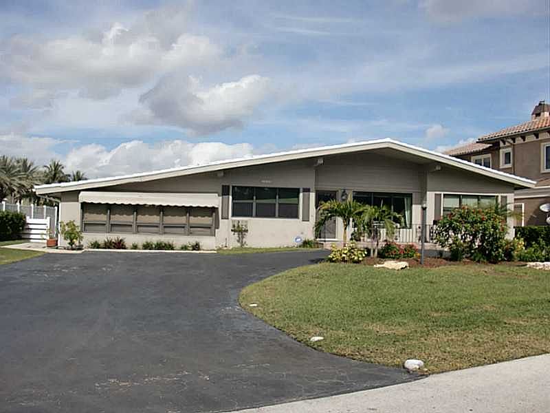 2nd image of 2325 NE 30th Ct
