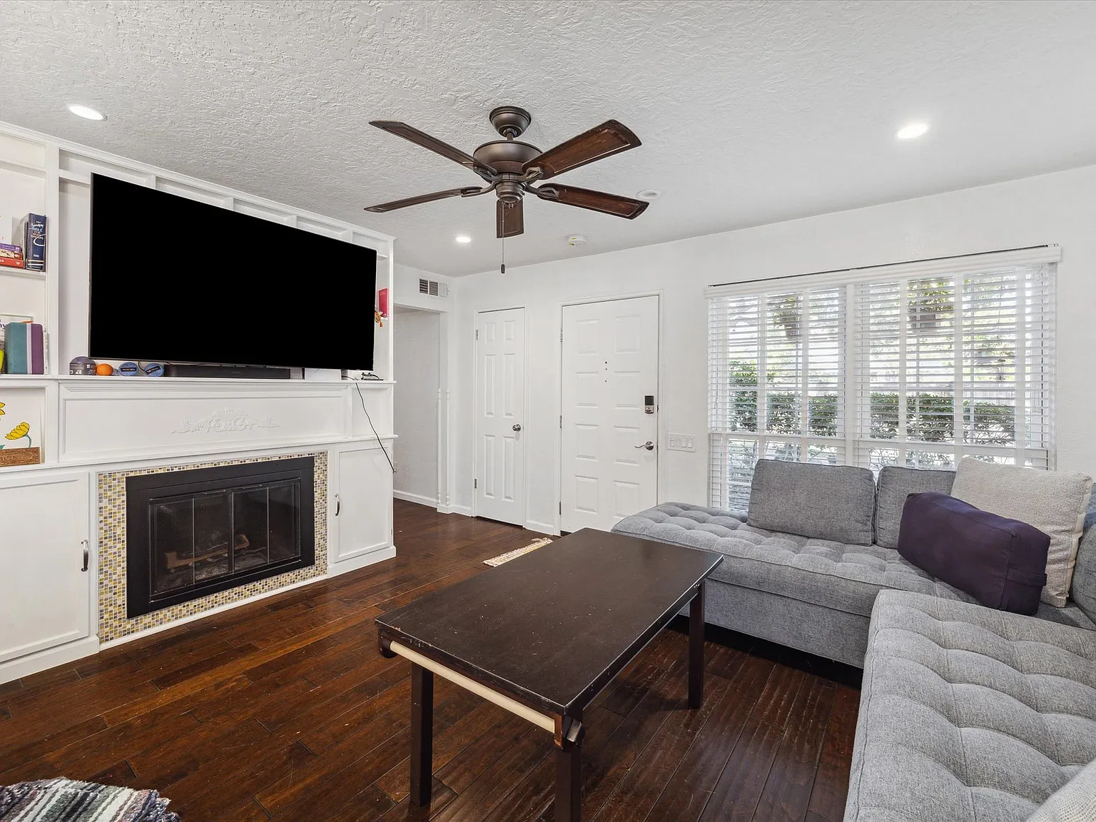 3 bed, 1120 sqft, $2,500 — Photo 4