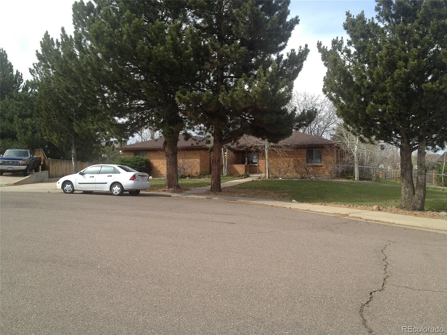 5 bed, 2.0 bath, 2402 sqft, $2,895 — Photo 4