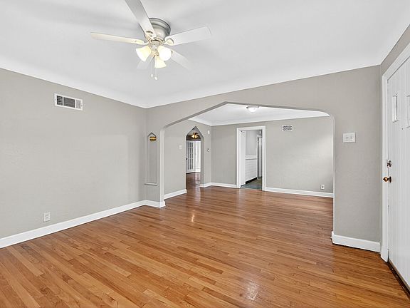 5th image of 3653 Eminence Blvd