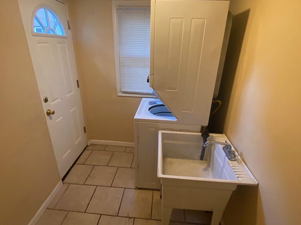 2nd image of 3306 Mascher St