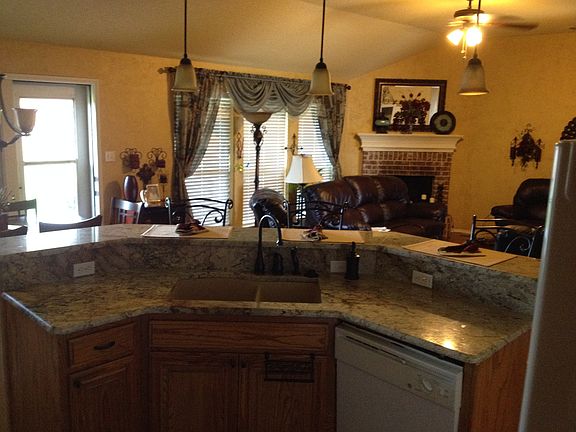 3rd image of 1015 SW Hillside Dr