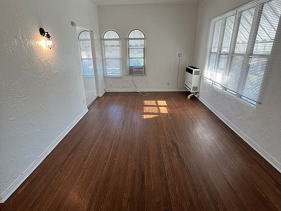 3rd image of 131 N Rampart Blvd #205