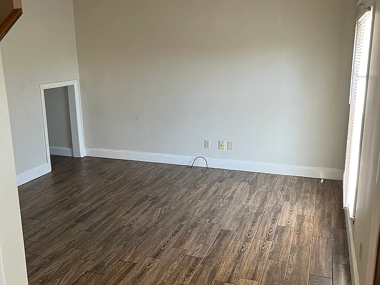 1832 Main St #7 — Photo 3