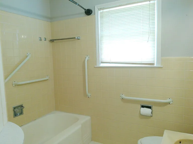 4526 Franklin Dr — Photo 9