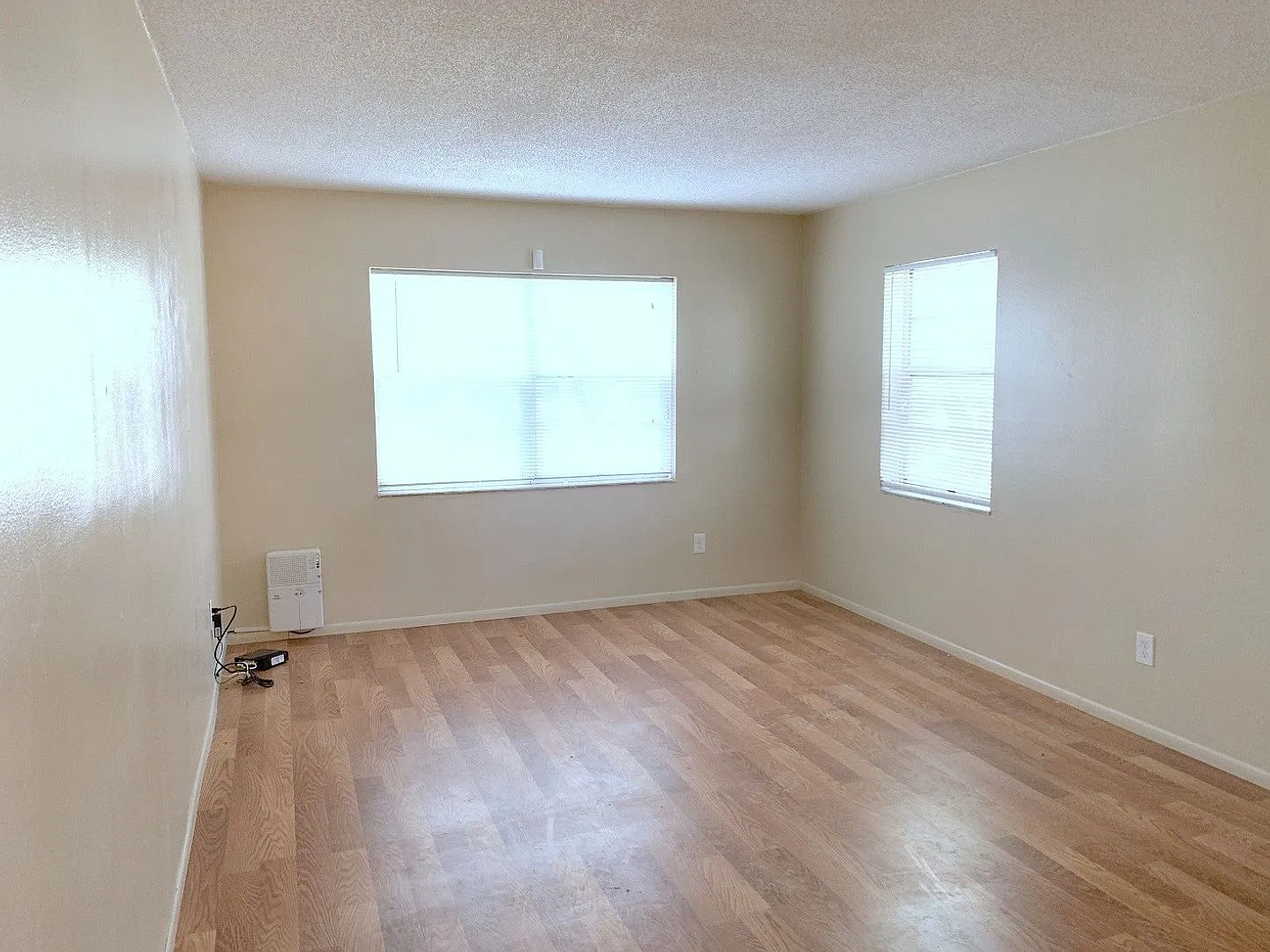 Unique 2nd floor 2 Bed/1 Bath Apartment in the Waterside Gated Community — Photo 4