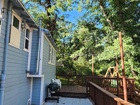 5th image of 270 Forest Cir