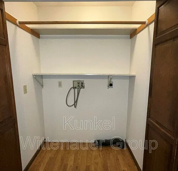 2020 Greenbrier Dr — Photo 10