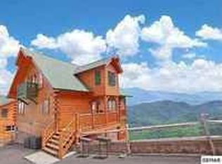 3032 Hickory Dr, Pigeon Forge, TN 37863