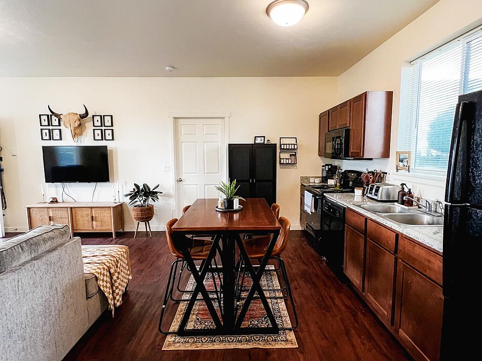 Staged layout of the 2 bed 2 bath