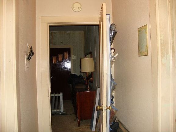 3rd image of 418 Spruce St