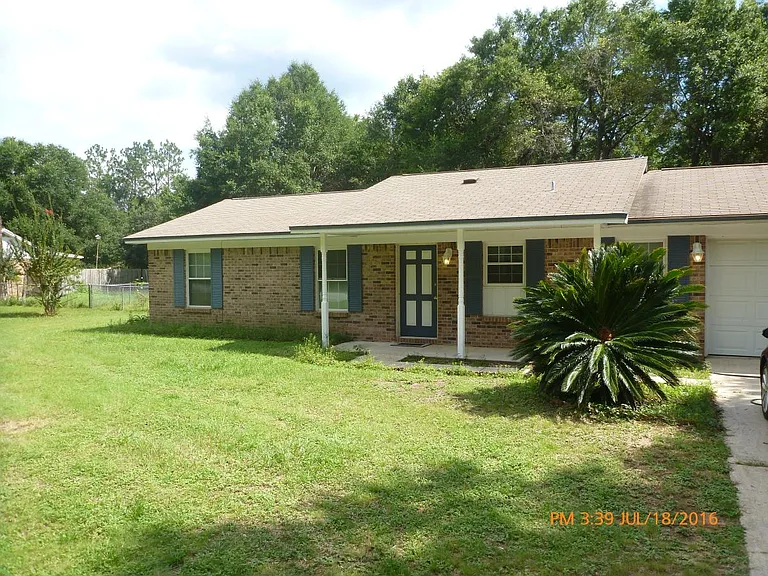 5555 Crestwood Dr — Photo 1