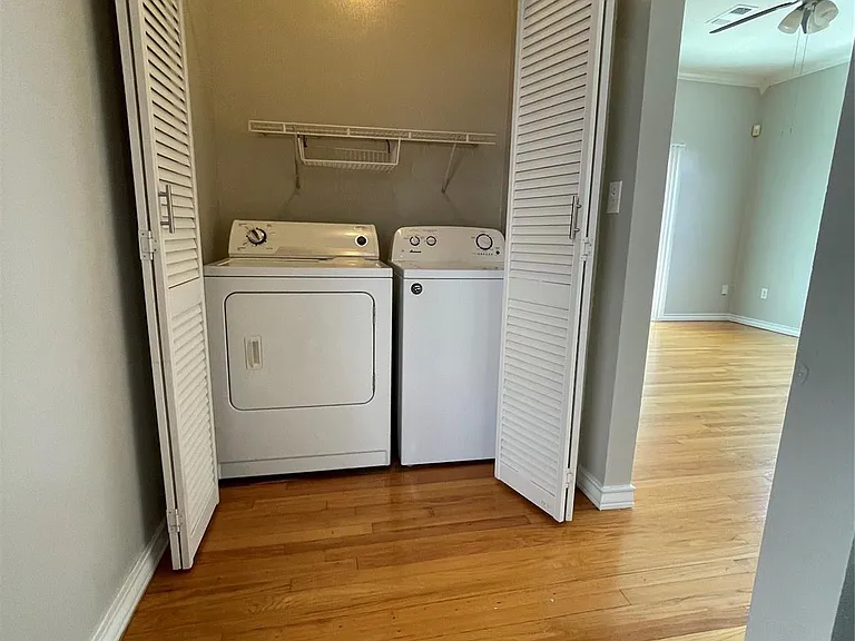 4122 Drake St #1/2 — Photo 11