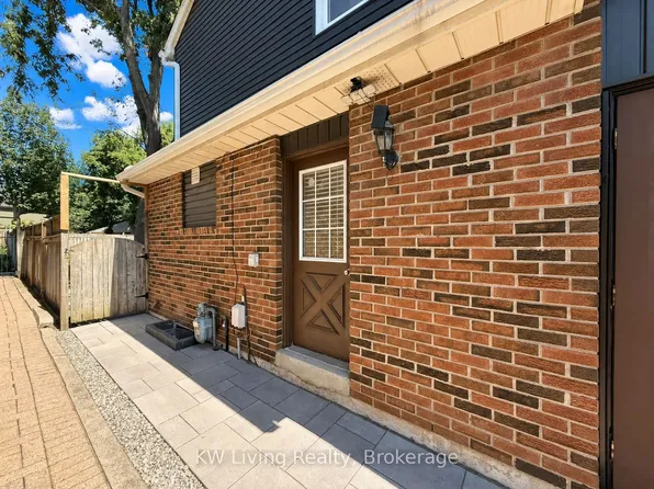 2969 Dancer Ct, Mississauga, ON L5L 1Y5