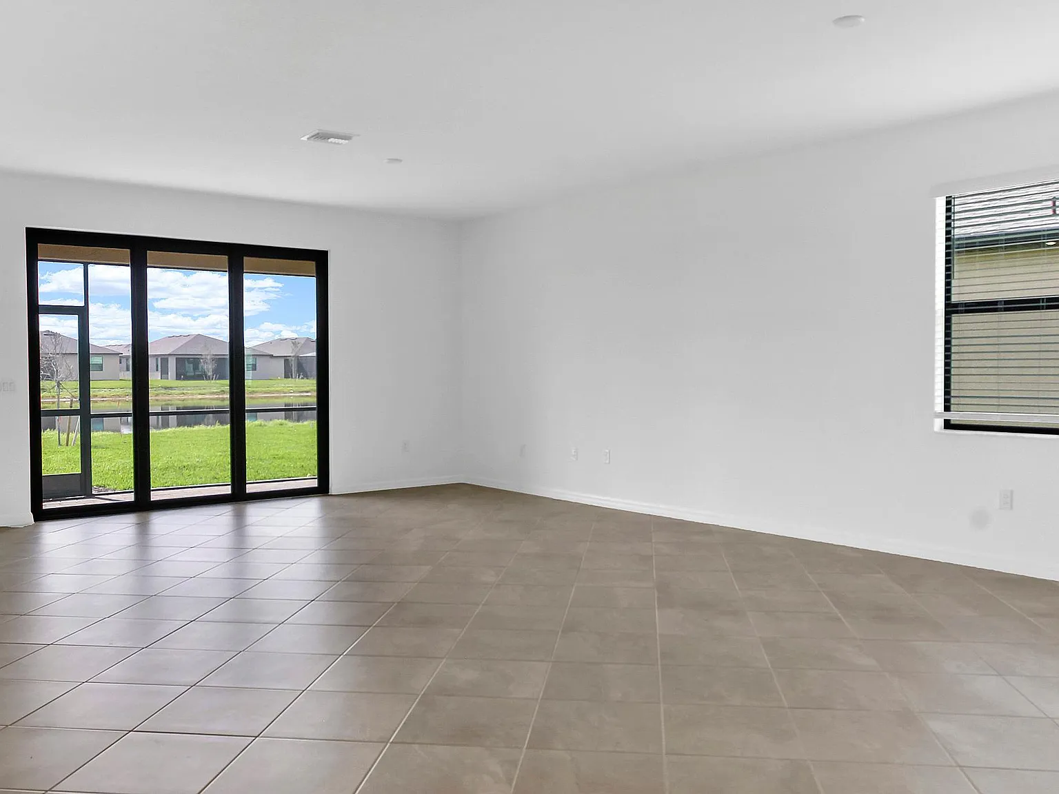 4 bed, 2032 sqft, $2,475 — Photo 3