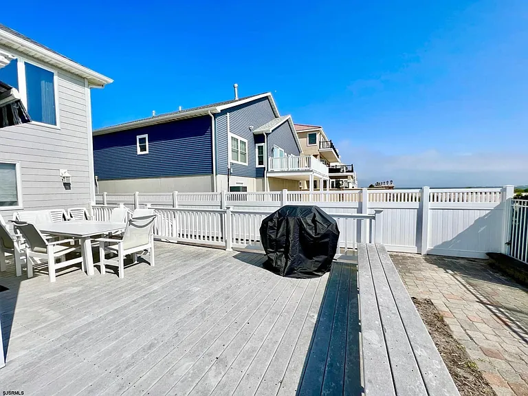 24 Ocean Dr W — Photo 22