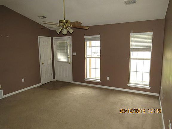 5th image of 10755 Oak Cir N
