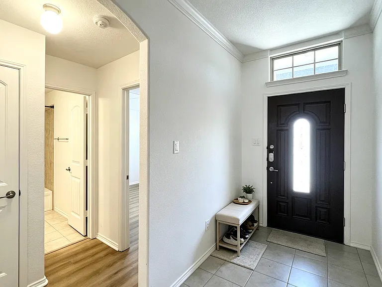 11505 Aquilla Dr — Photo 2