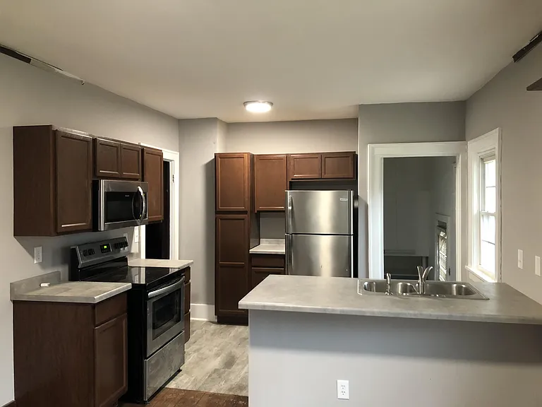 1626 W Clark St — Photo 18