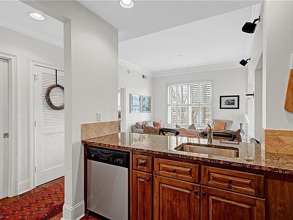 3rd image of 2255 Peachtree Rd NE Unit 520