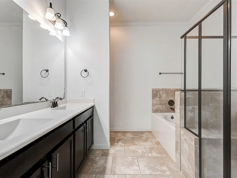 1511 Evermore Manor Ln — Photo 11