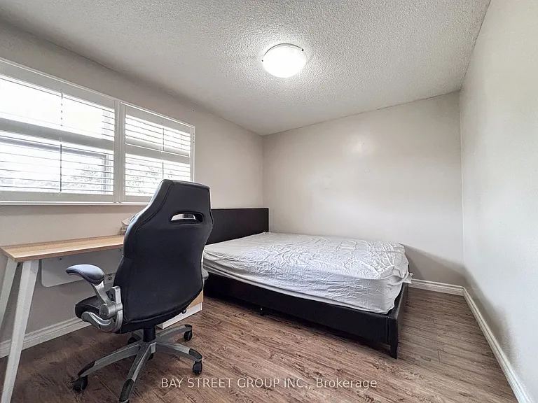 331 Green Ln — Photo 6