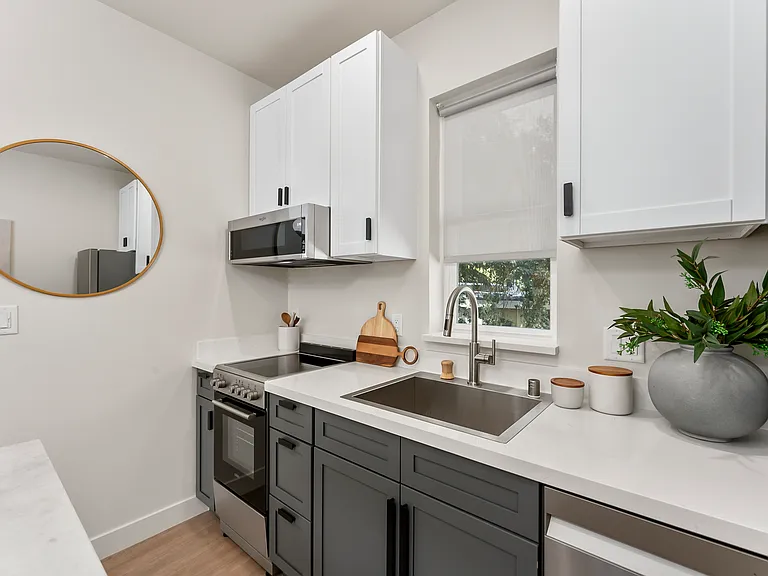 1221 C St — Photo 13