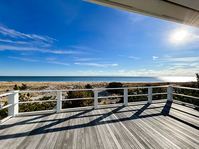 333 Dune Rd — Photo 23