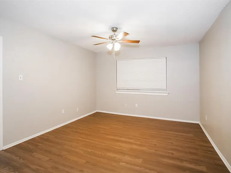2916 White Oak Ln — Photo 25