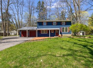 19 Laureldale Dr, Pittsford, NY 14534
