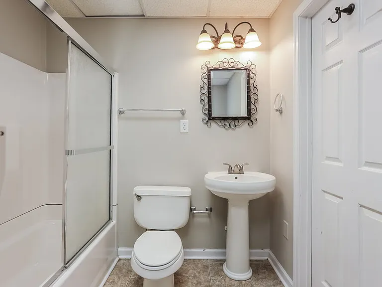3042 Lexington Ave — Photo 15