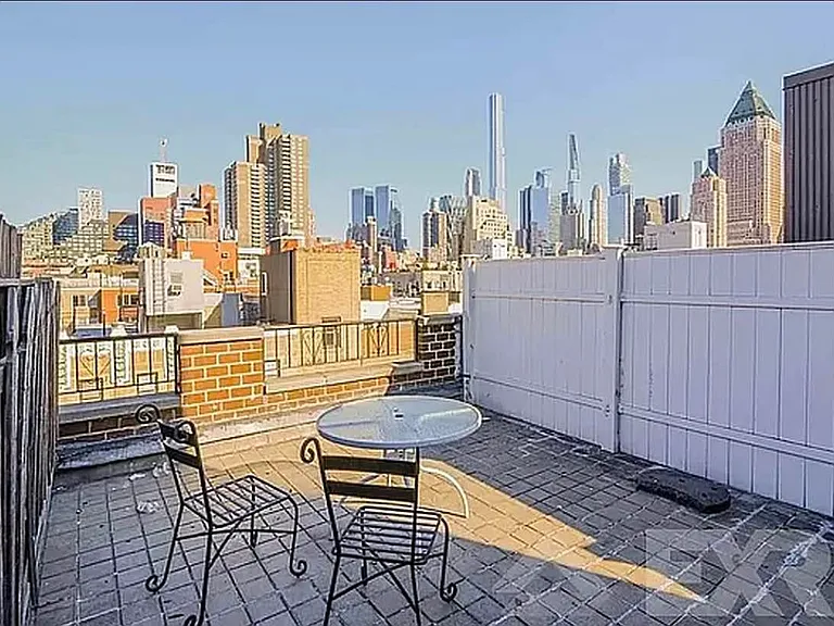 530 W 47th St #6D — Photo 1