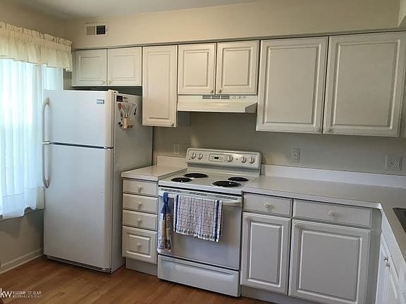 4th image of 497 W Lincoln Ave #1
