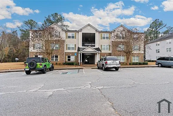 3 bed, 1292 sqft, $1,670 — Photo 2